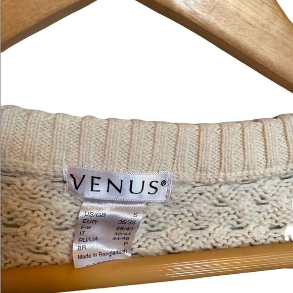 Venus Cream Cableknit Sweater Button Detail Medium - Picture 3 of 5